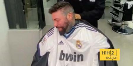 “صالون حلاقة ” في برشلونة بقميص مدريد.. فكيف كان رد فعل الجمهور الكتالوني؟ فيديو