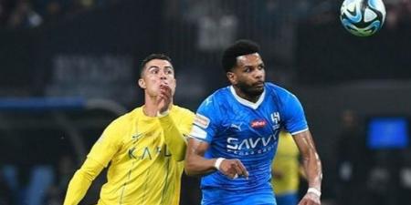 مراقبة ثاقبة نحو الهلال والنصر خلال الديربي! فيديو - موقع بالجول