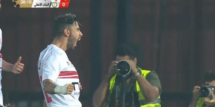 الدوري المصري الممتاز: ناصر ماهر يسجل الهدف الأول لنادي الزمالك في مرمى البنك الأهلي في الدقيقة 37