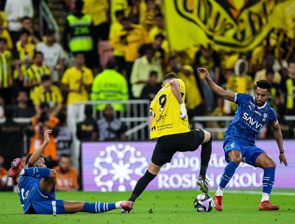 صراع الصدارة يشتعل في روشن.. مباريات الهلال والاتحاد المتبقية