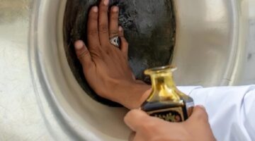 شاهد.. 20 جولة تطييب للمسجد الحرام يوميًا خلال شهر رمضان