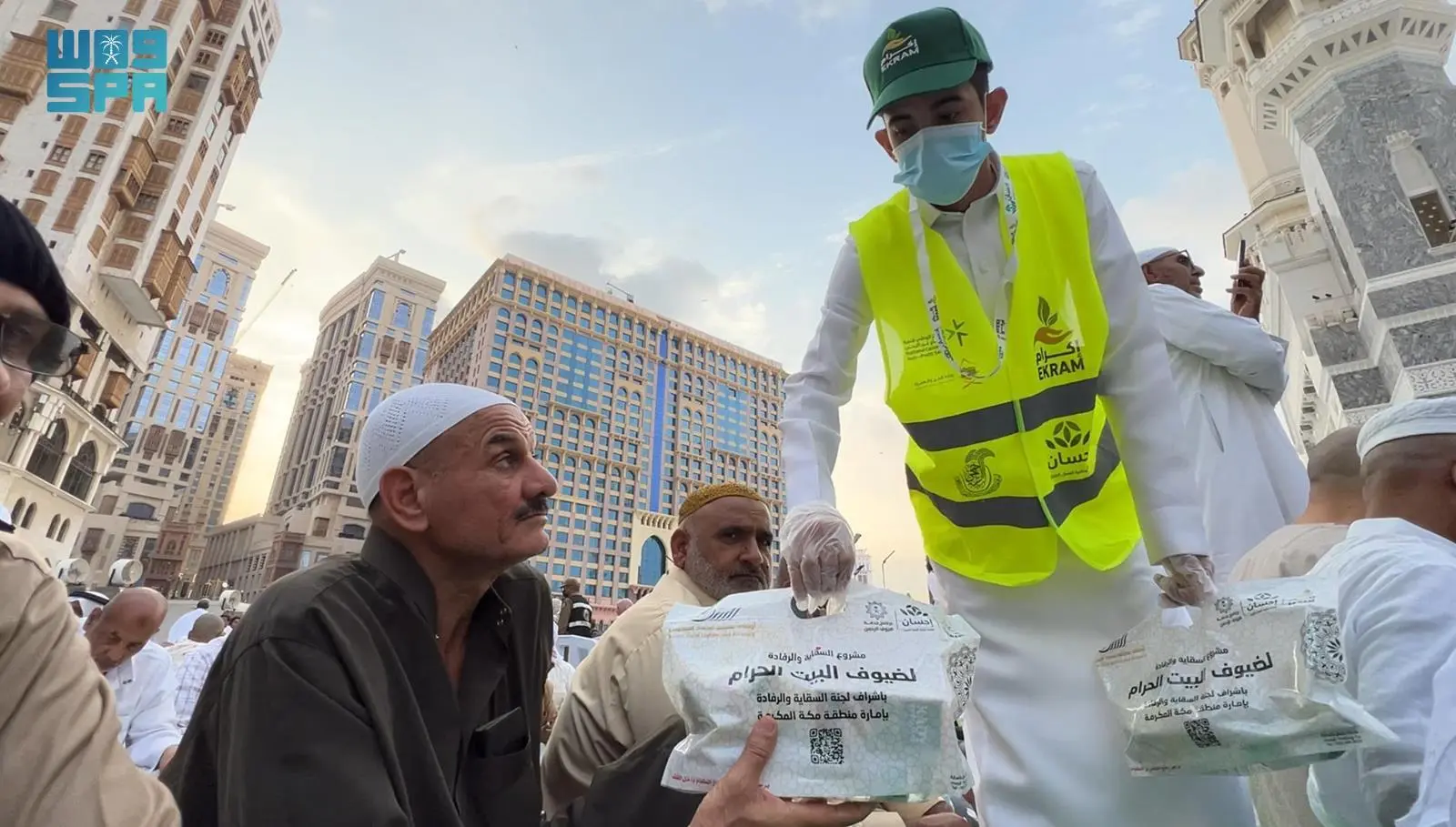 4,879,682 مليون وجبة إفطار في الحرمين الشريفين خلا…