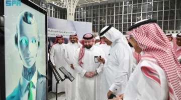 وزير النقل يدشّن أول موظف رقمي بالشركة السعودية لل…
