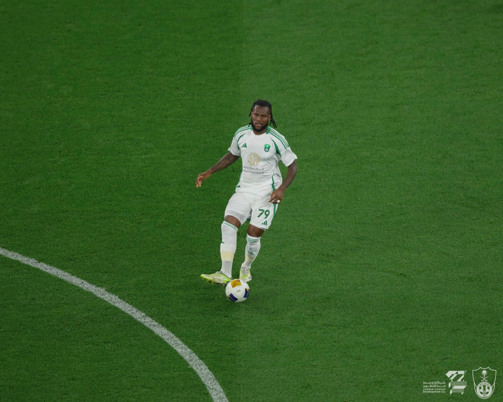إصابة فرانك كيسيه في العضلة الضامة واقترابه من الغياب أمام الخليج