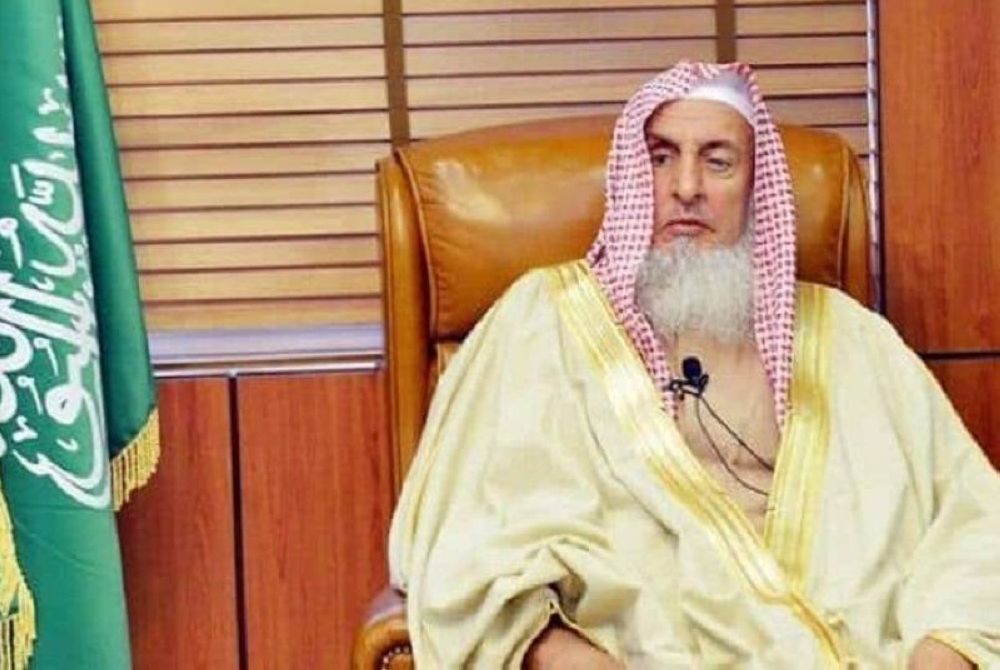 تصوير وبث الصلوات ينافي الإخلاص ويحمل مخاطر شرعية