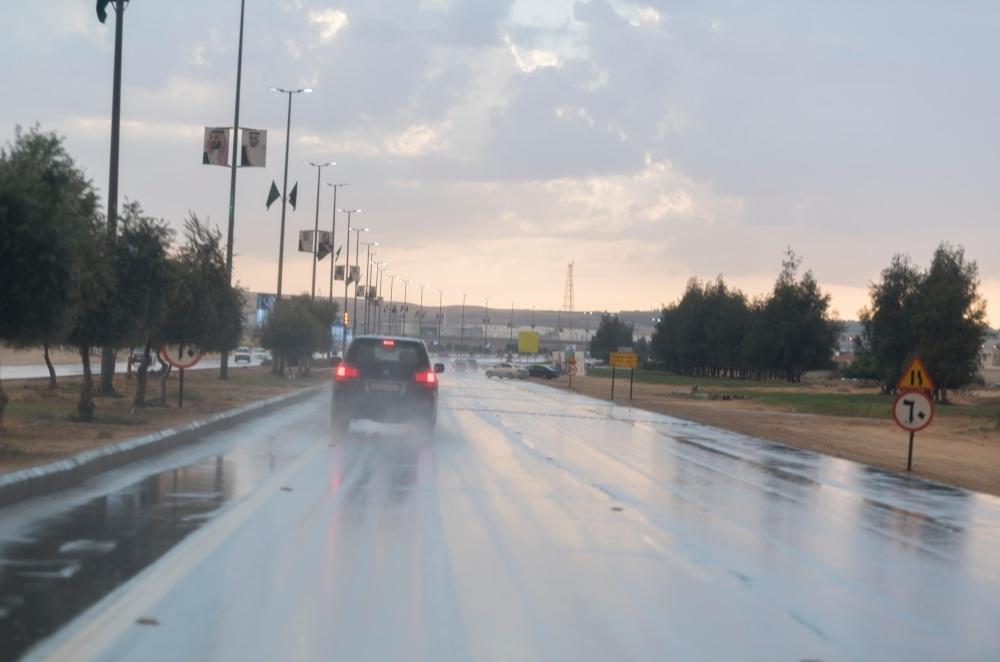 أمطار رعدية غزيرة وبرد على 7 م…