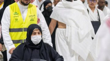 شرف وعبادة.. 5 مجالات تطوعية في المسجد الحرام خلال رمضان