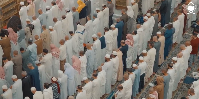 لقطات من صلاة التراويح في المسجد الحرام ليلة 16 رم…