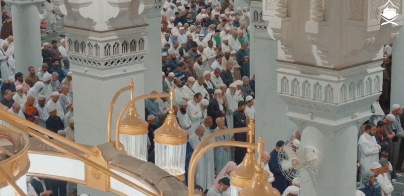لقطات من صلاة التراويح في المسجد الحرام ليلة 11 رم…