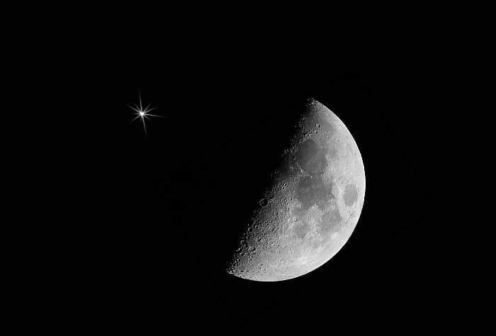 رصد التربيع الأول لقمر شهر رمضان اليوم