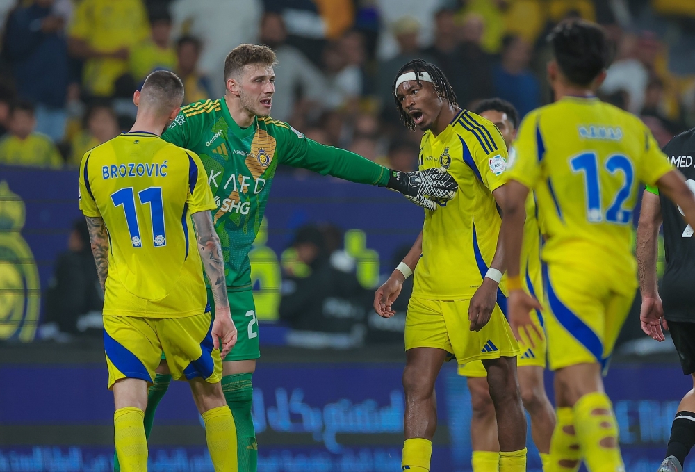 كواليس اشتباك ثنائي النصر في مباراة الشباب