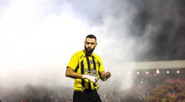 ماذا فعل كريم بنزيما مع جماهير الاتحاد عقب التعادل أمام القادسية؟