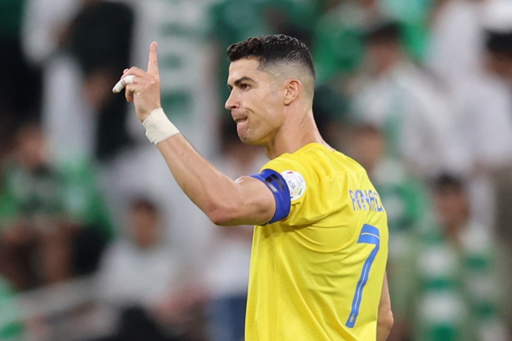 ماذا قالت الصحف العالمية عن غضب رونالدو بعد استبداله بلقاء النصر والخلود؟