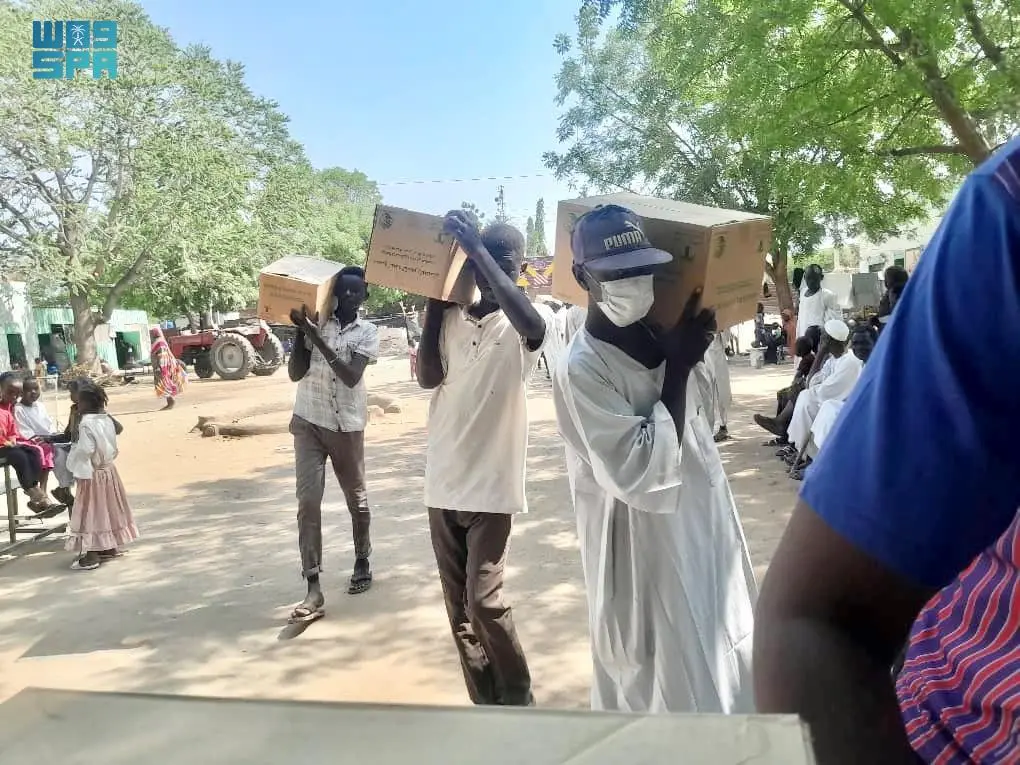 سلمان للإغاثة يوزّع 20 طنًّا من التمور في السودان …