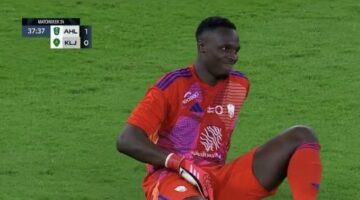 ميندي يغادر ملعب مباراة الأهلي والخليج مصاباً
