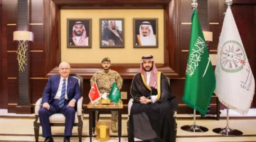 خالد بن سلمان يبحث التعاون ومستجدات الأحداث مع نظي…