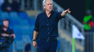 ياسر القحطاني يعلق على مطالبات الجماهير بإقالة جيسوس بعد هزيمة باختاكور