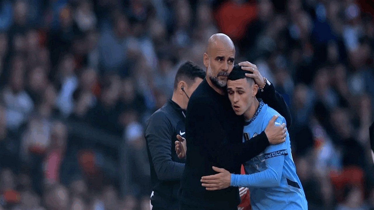 “جدة لاعب يونايتد تعلّق على الإساءات لوالدته: هجمات غير لائقة وآلمت العائلة”
أو
“والدة فودين ترد على جماهير مانشستر يونايتد بعد تعرضها للشتائم: ‘تصرف مهين ولا يغتفر'”
أو
“بعد الهجوم على والدته… عائلة فودين تندد بتصرفات جماهير يونايتد: ‘جرحنا بشكل عميق'”
اختر ما يناسب سياق مقالك. كل العناوات تحافظ على الفكرة الأساسية مع صياغة إعلامية جذابة ومهذبة.