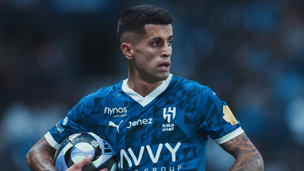 فحص طبي يحدد مشاركة جواو كانسيلو في لقاء الهلال والخليج