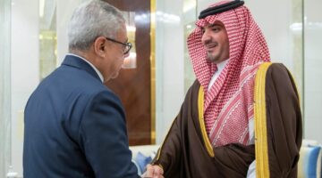 <p><strong>وزير الداخلية يعقد مباحثات مع السفير المصري لتعزيز التعاون في قضايا مشتركة</strong>  </p>
<p>أو  </p>
<p><strong>اجتماع بين وزير الداخلية والسفير المصري لبحث ملفات التعاون الثنائي</strong>  </p>
<p>أو  </p>
<p><strong>وزير الداخلية والسفير المصري يناقشان تعزيز الشراكة في مجالات الأمن والعلاقات الثنائية</strong></p>