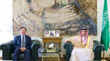 نائب وزير الخارجية يناقش تعزيز العلاقات الثنائية مع سفير الصين
