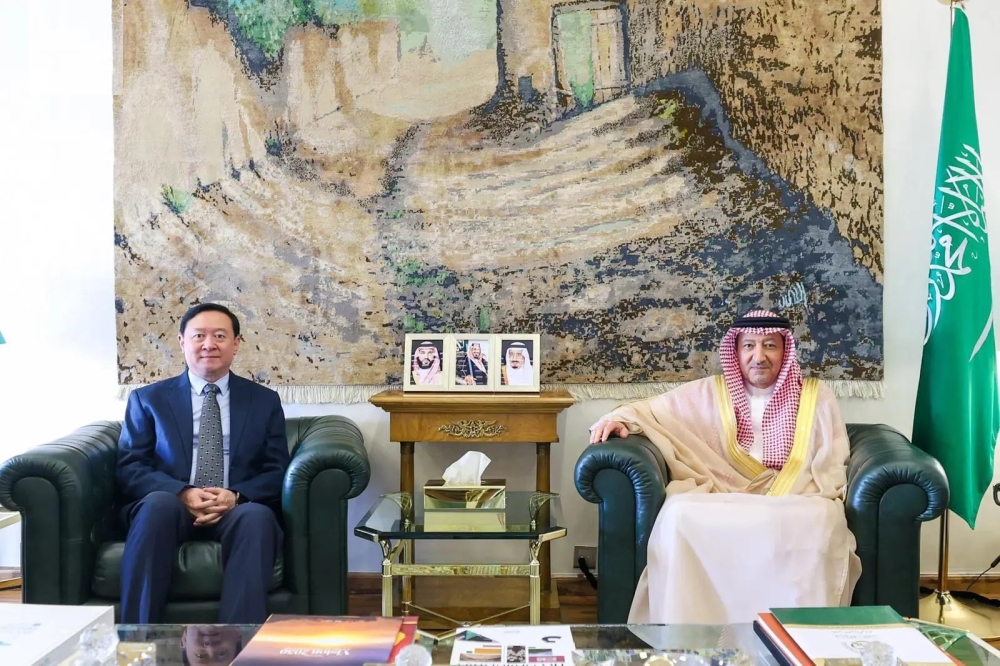 نائب وزير الخارجية يناقش تعزيز العلاقات الثنائية مع سفير الصين