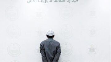 مكة المكرمة: اعتقال مقيم ينشر إعلانات لحج وهمي