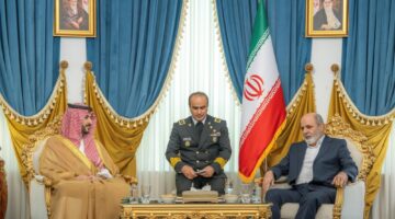 لقاء وزير الدفاع مع أمين مجلس الأمن القومي الإيراني لمناقشة التطورات السياسية والأمنية الراهنة