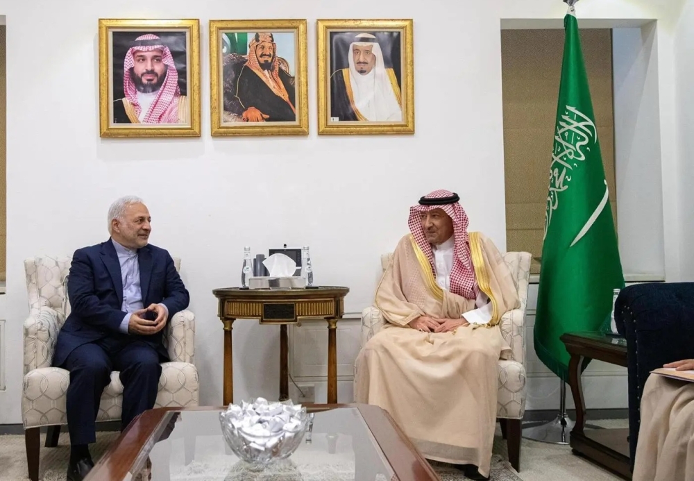 الخريجي يناقش سبل تعزيز العلاقات الثنائية مع وكيل وزارة الخارجية الإيرانية