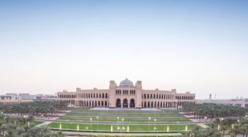 جامعة الأميرة نورة تحتفل بتخريج الدفعة الثامنة عشر بمسيرة أكاديمية وفعاليات ثقافية