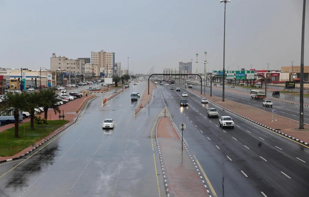 هطول أمطار متوسطة إلى غزيرة مع تساقط حبات البرد على منطقة المدينة المنورة