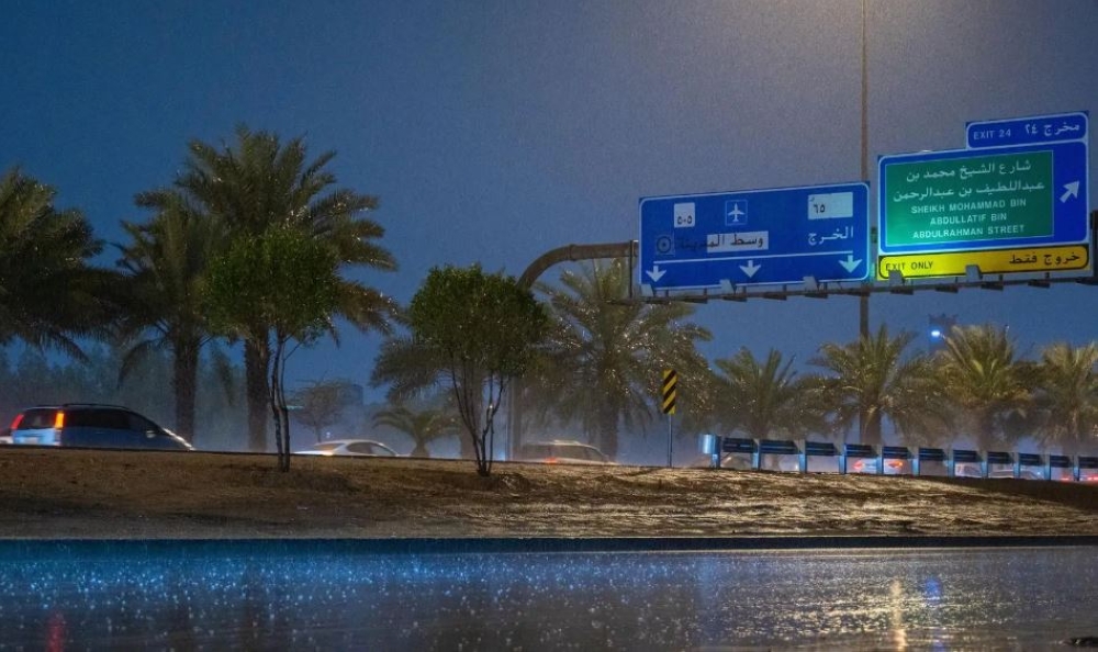 أجواء مسائية مضطربة: هطول أمطار غزيرة ورياح قوية تشهدها 5 مناطق