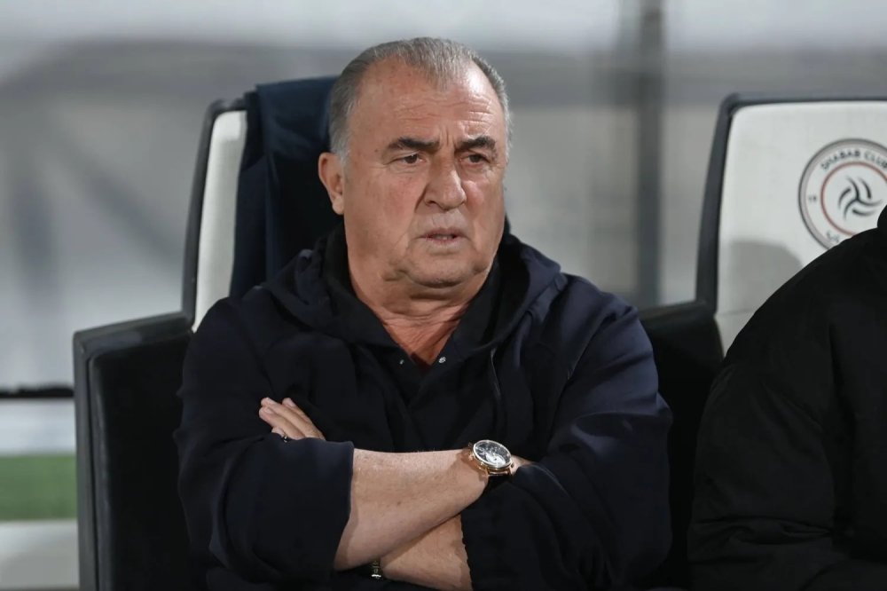 فاتح تريم يستبعَد ثنائي من تشكيلة الشباب قبل مواجهة الهلال.