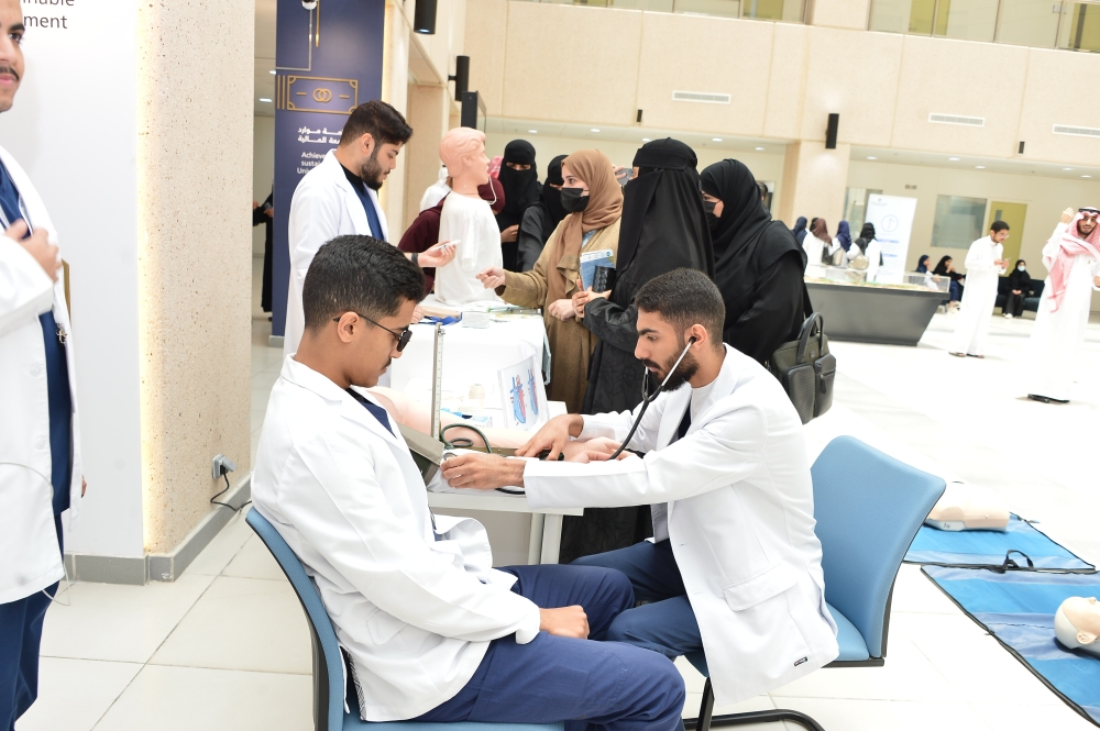 خطوات التقديم لوظيفة أخصائي تمريض: الشروط والمواعيد وكيفية التقدم عبر الرابط المختص