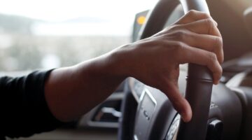 تحديثات في قوانين التأجير التمويلي للسيارات وآليات اختيار التأمين الشامل للأفراد والعائلة
