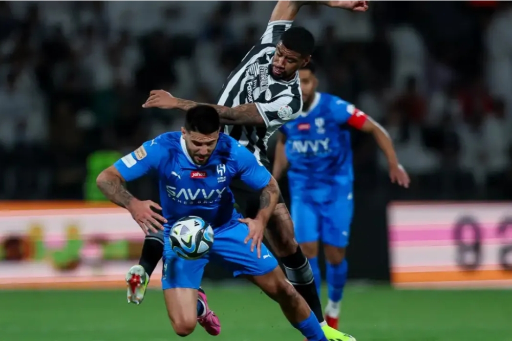 عشية مواجهة الهلال والشباب.. ذكرى ‘الشقيقين الذهبيين’ تطفو من جديد
