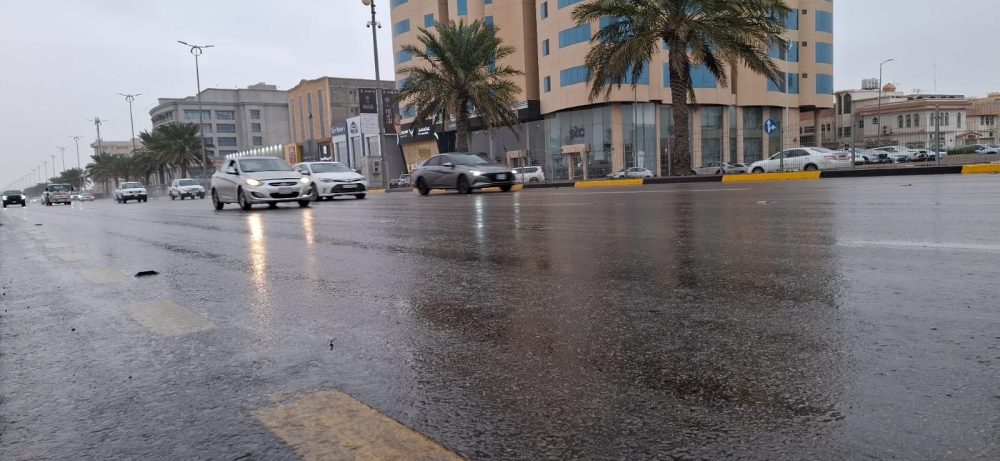 أمطار غزيرة تغمر جازان ورياح عاتية تضرب حائل