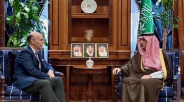 الجبير يناقش القضايا المشتركة مع سفراء الصين وإسبانيا