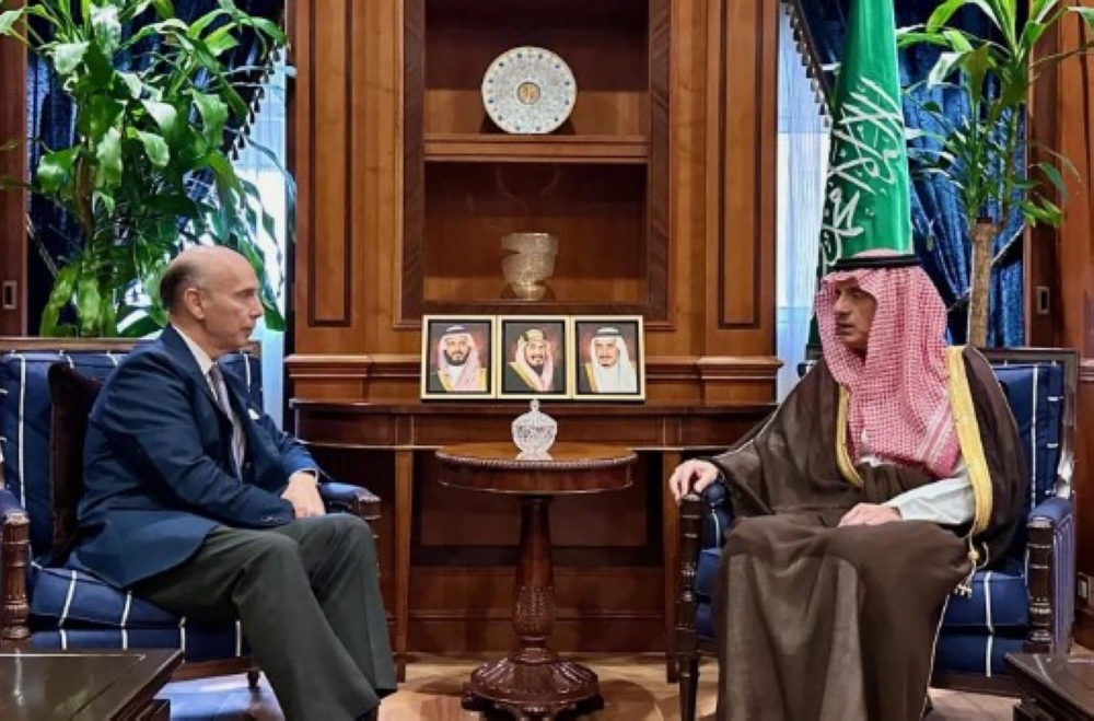 الجبير يناقش القضايا المشتركة مع سفراء الصين وإسبانيا