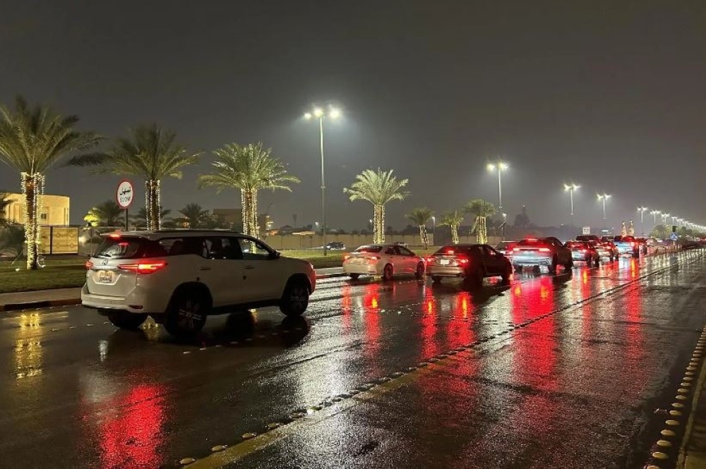 <p><strong>الأمطار المتوسطة تضرب محافظتي الحناكية والمهد في السعودية</strong></p>