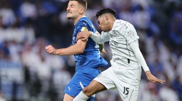 خبير تحكيمي يوضح حقيقة بطلان هدف الهلال الأول أمام الشباب