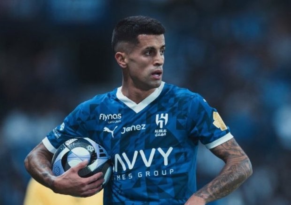 جواو كانسيلو يظهر غضبًا شديدًا بعد استبداله في مواجهة الهلال والشباب ـ تفاصيل عاجلة