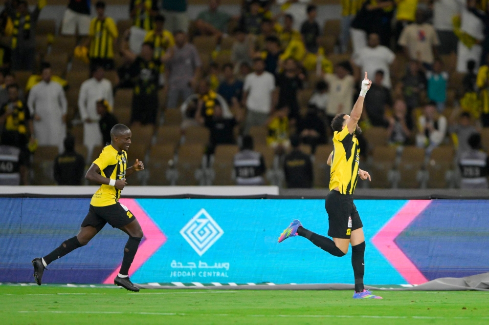 مشاهد نجومية في مباراة الاتحاد والاتفاق: بنزيما يتألق بأرقام قياسية والمحاسنة يخفق في الأداء
