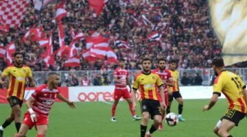 لاعب الإفريقي يثير ضجة واسعة بحركة مثيرة للجدل.. فيديو يوثق الحدث