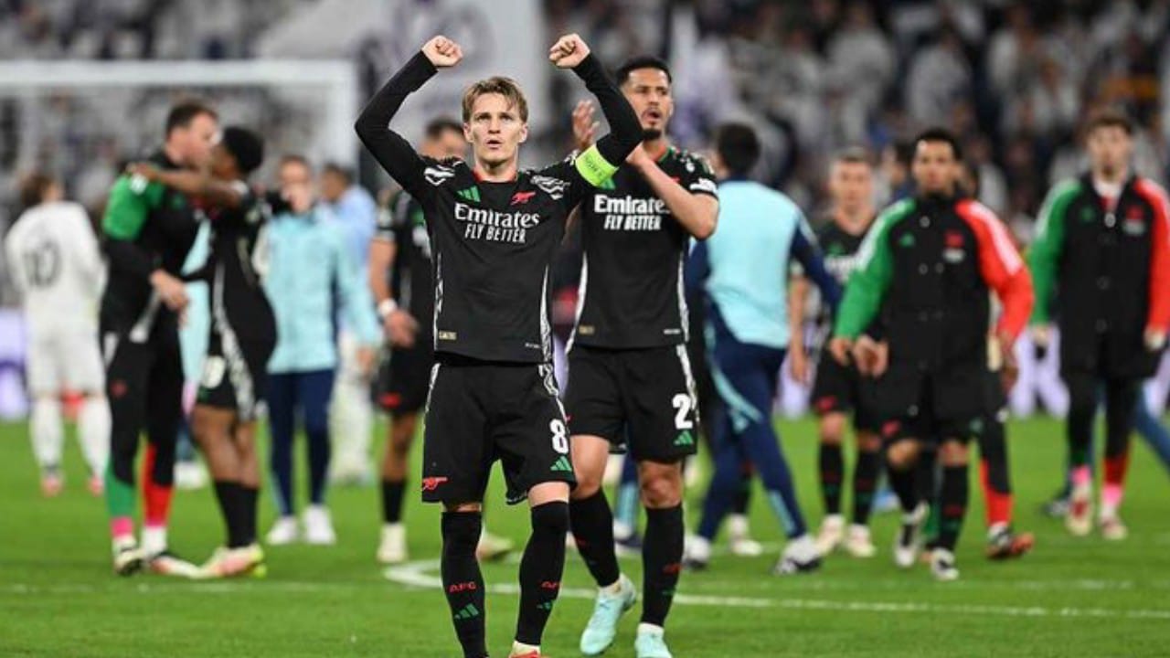 آرسنال يطلق سهام السخرية تجاه ريال مدريد إثر إقصائه من دوري الأبطال