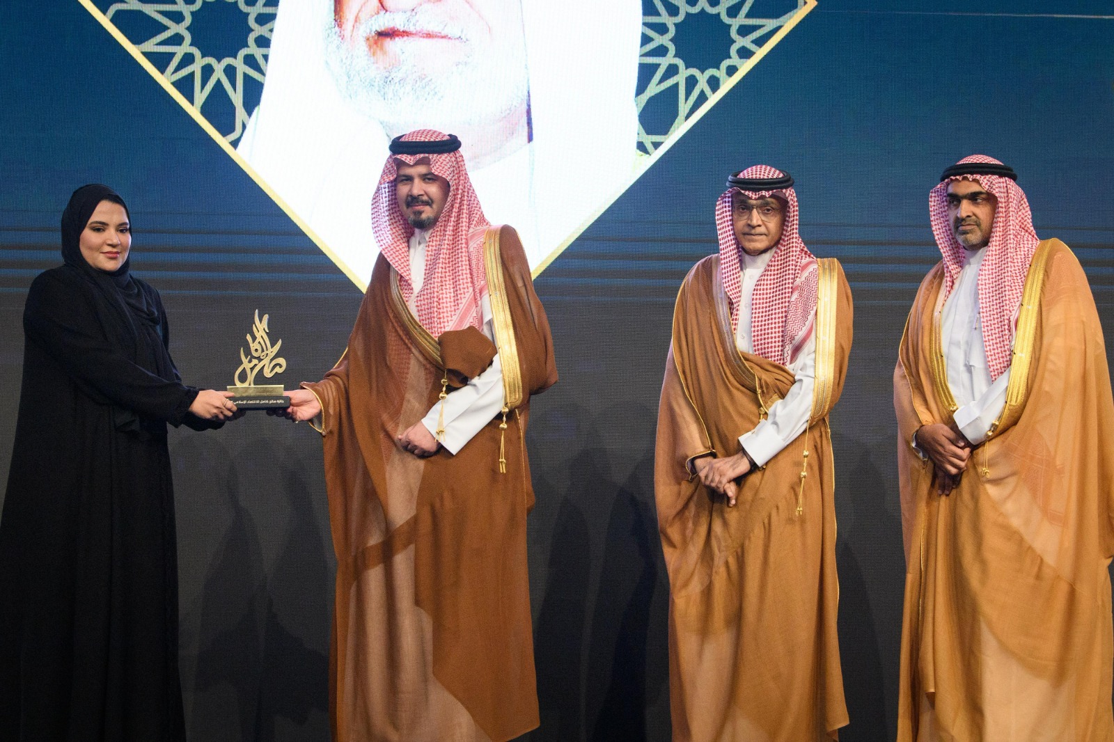 ندوة البركة 45 تُحيي ذكرى الراحل سعيد آل لوتاه بتكريم مميّز