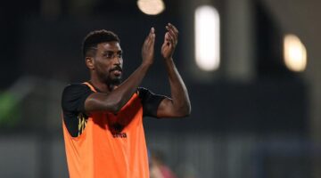 <p><strong>"اللاعب الشراحيلي يبدأ مسيرته في الفترات الحرة وينتظر العروض الجديدة"</strong> </p>
<p>أو إذا كنت تُفضل صياغة أكثر مرونة وتناسب المقال: </p>
<p><strong>"انطلاق الشراحيلي في سوق الانتقالات الحرة واستعداد الأندية لتقديم العروض"</strong> </p>
<p>يمكنك اختيار أو تعديل أي من العناوين بما يناسب طبيعة المقال الذي تريده!</p>