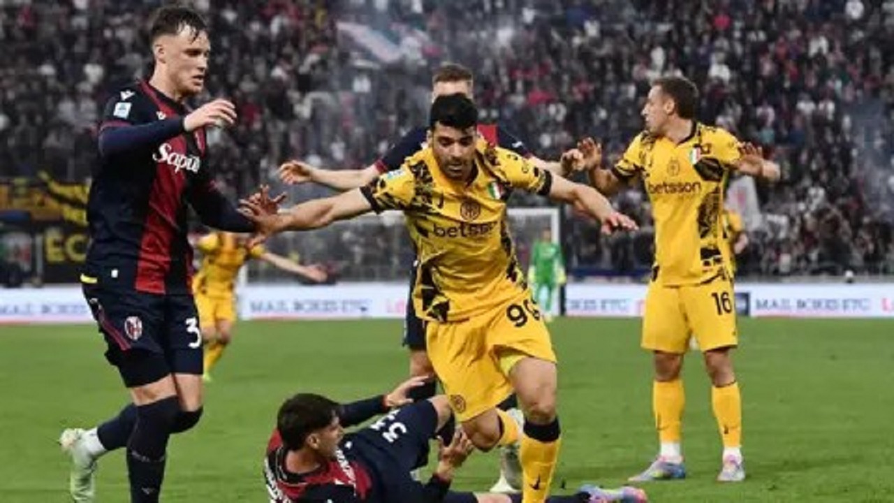 بولونيا يصدم إنتر ميلان بهدف دراماتيكي ويعيد إشعال المنافسة على لقب الدوري الإيطالي.