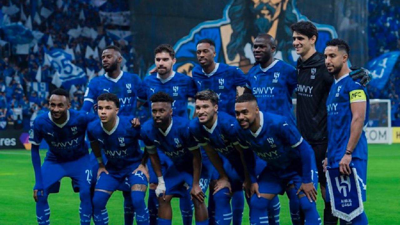 لاعبو الهلال يتبرعون بـ1000 تذكرة لتشجيع الجماهير في المباراة القادمة