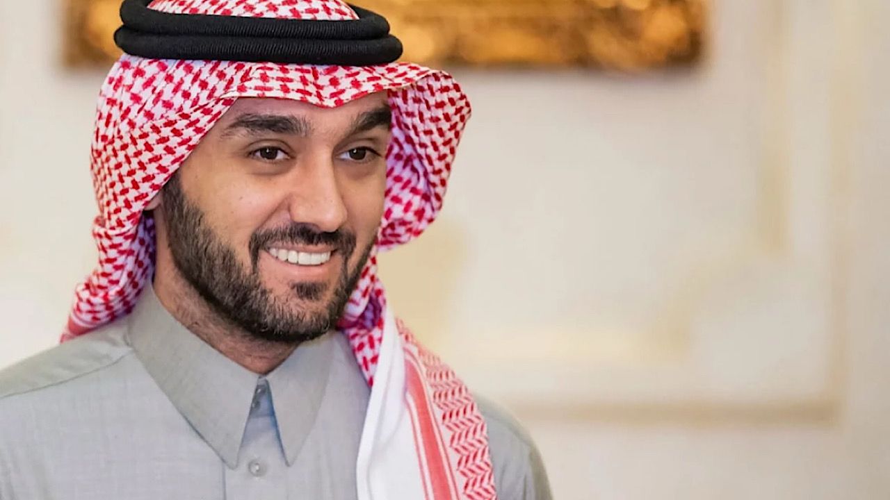 وزير الرياضة يُوجه التهنئة للفريق الوطني لكرة القدم تحت 17 عامًا لتأهلهم إلى نهائي بطولة آسيا